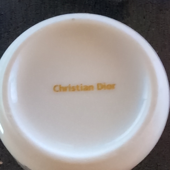 Dior Elegant White and Gold Candle Pair - Picture 4 of 5